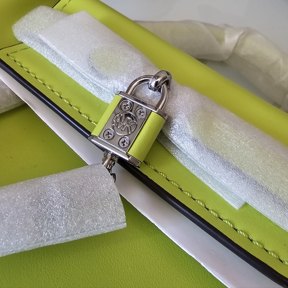 Michael Kors Hamilton Small Lime Cross Body Bag - Picture 15 of 16